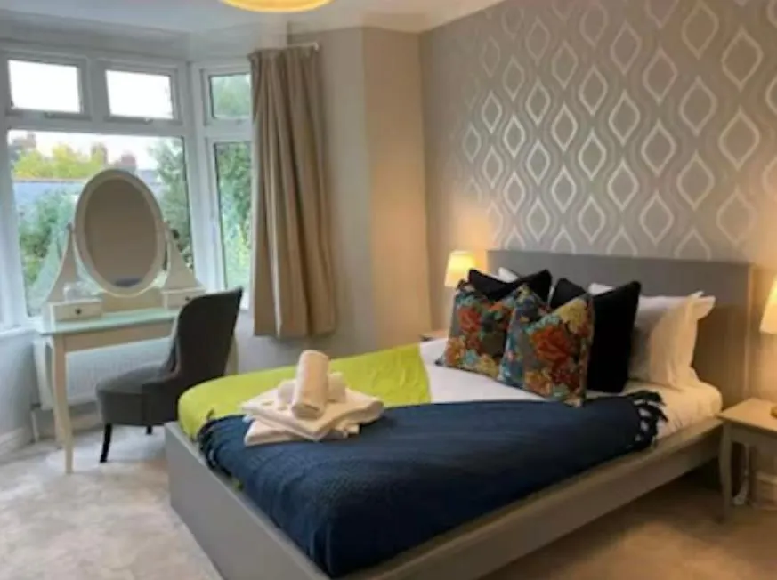 Villa The Regal Cardiff