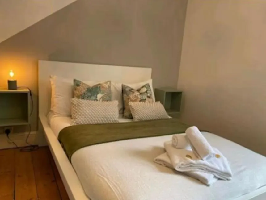 Villa The Regal Cardiff 0*,  Reino Unido